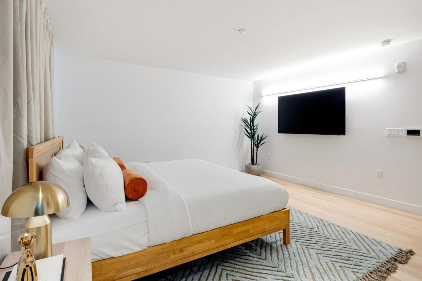 The Santa Monica Sunset - 5k Sq Ft Beachfront Luxury Holiday home