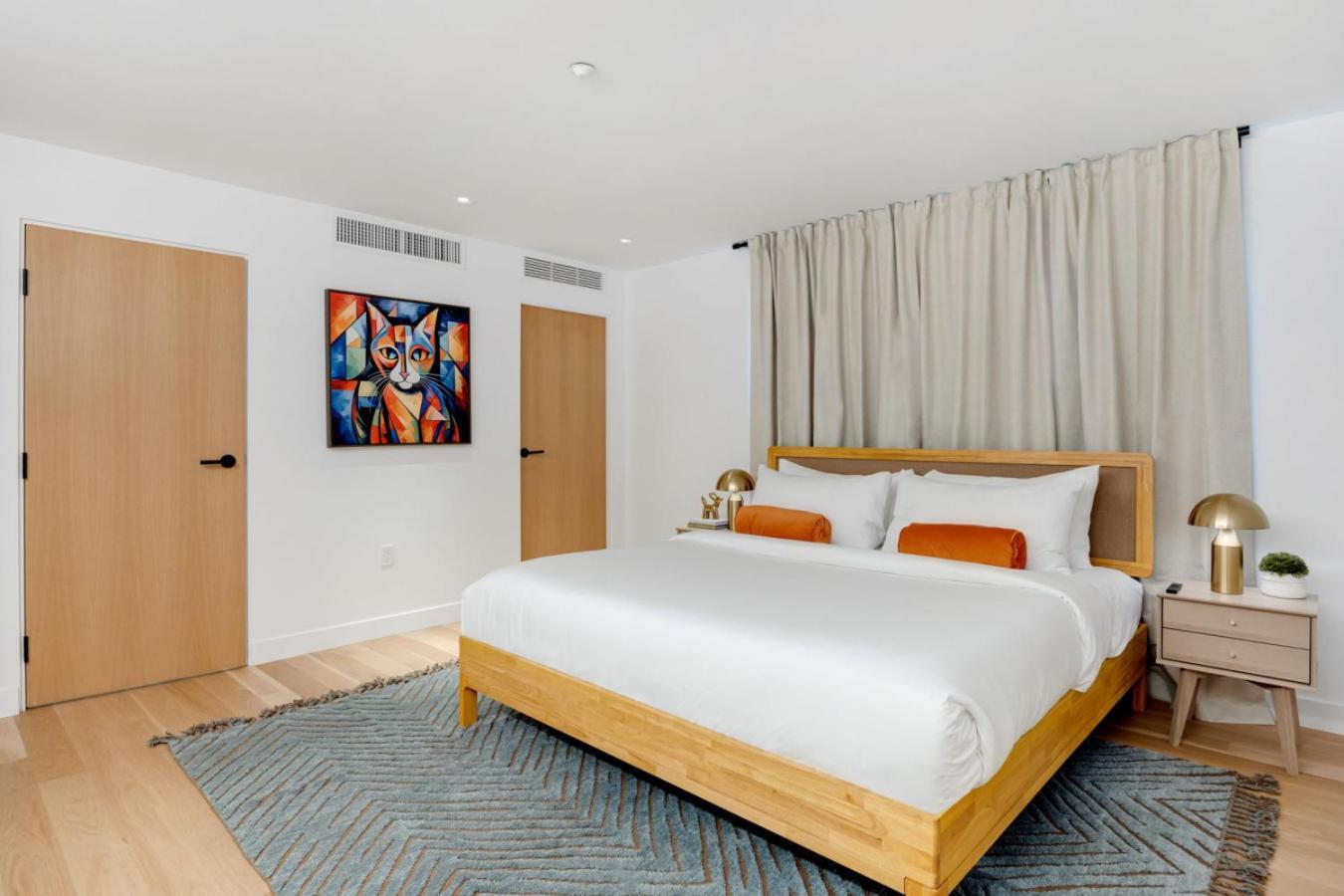 The Santa Monica Sunset - 5k Sq Ft Beachfront Luxury Holiday home *