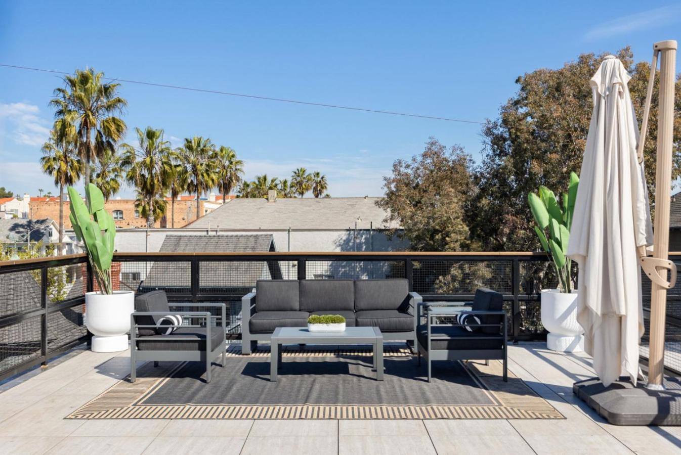 The Santa Monica Sunset - 5k Sq Ft Beachfront Luxury