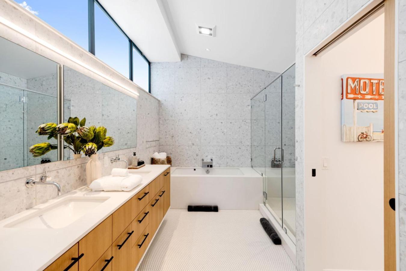 The Santa Monica Sunset - 5k Sq Ft Beachfront Luxury