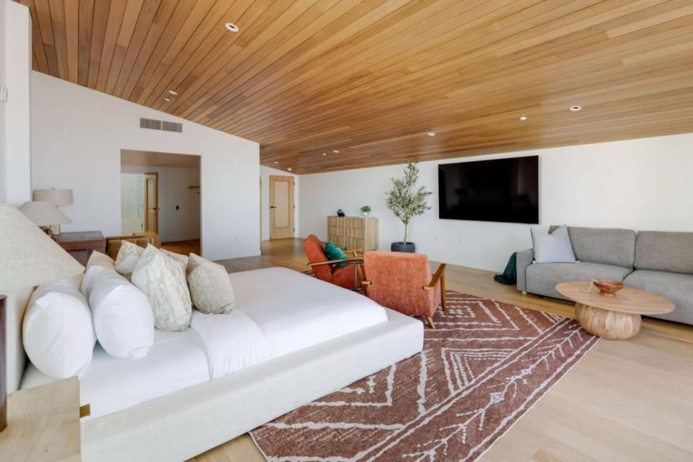 The Santa Monica Sunset - 5k Sq Ft Beachfront Luxury Holiday home