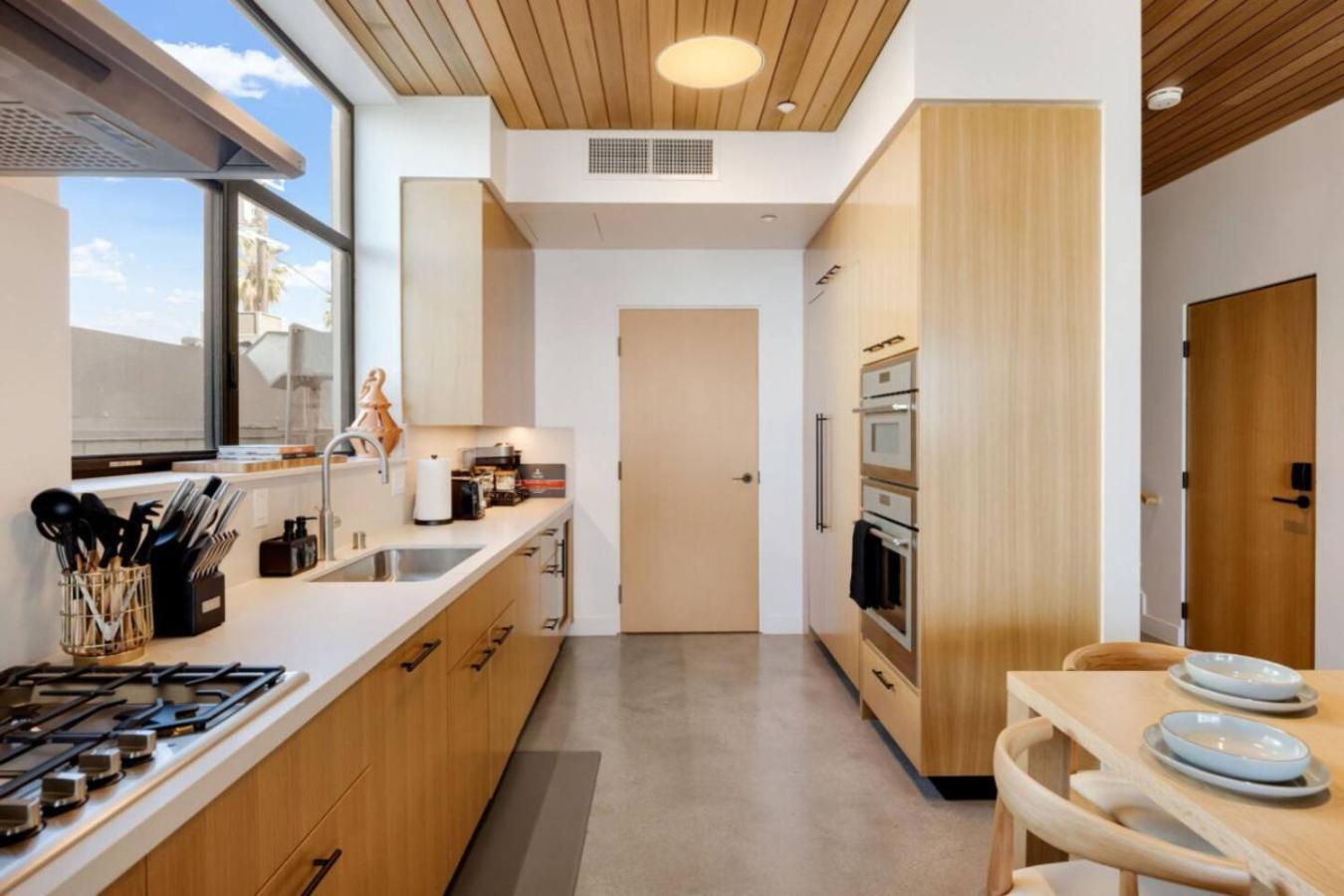 The Santa Monica Sunset - 5k Sq Ft Beachfront Luxury
